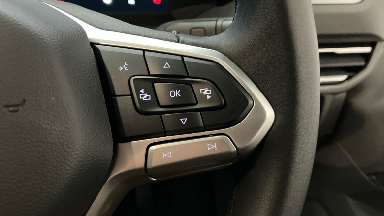 Volkswagen Transporter T32 Swb Electric 160kW 65kWh Commerce Pro Van Auto